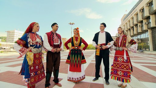 Фолклорът в планинските райони в Югозападна България nosii 1