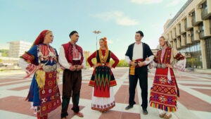 Фолклорът в планинските райони в Югозападна България Фолклорът в планинските райони в Югозападна България nosii