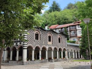 Центърът на Благоевград - какво можем да видим? Центърът на Благоевград - какво можем да видим? cherkva