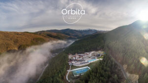 Защо да организирате следващото си Коледно фирмено парти в планината artboard 1